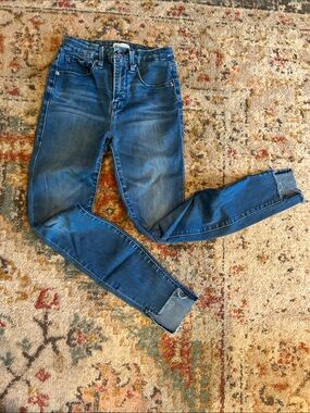Good American Women’s High-Rise Skinny Jeans with Step Hem
